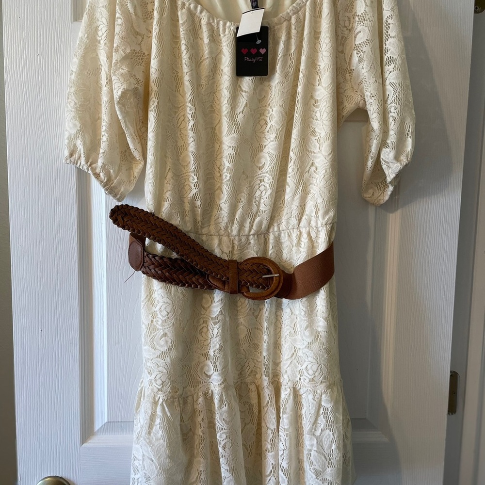 Lace cream colored with a brown belt, dress size jr extra large